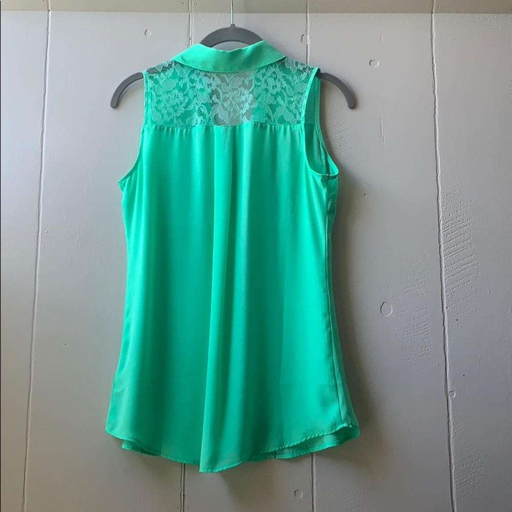 Lace back button down tank - Picture 2 of 2
